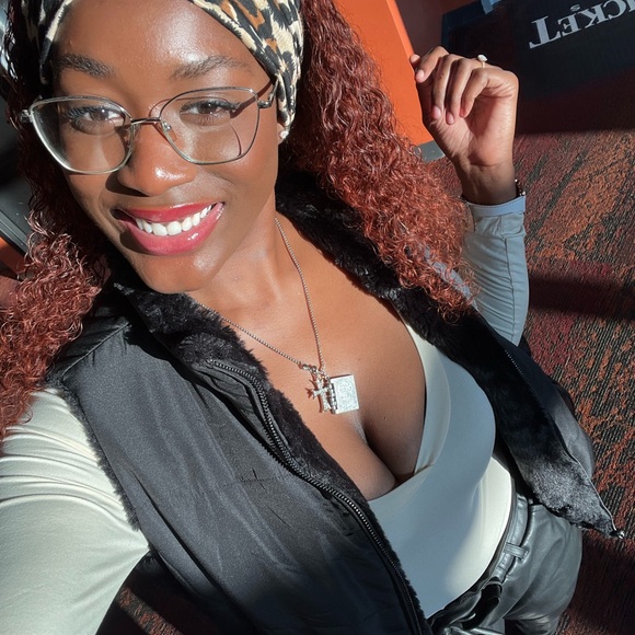 Meet your Posher, Aniya - Picture 3 of 4